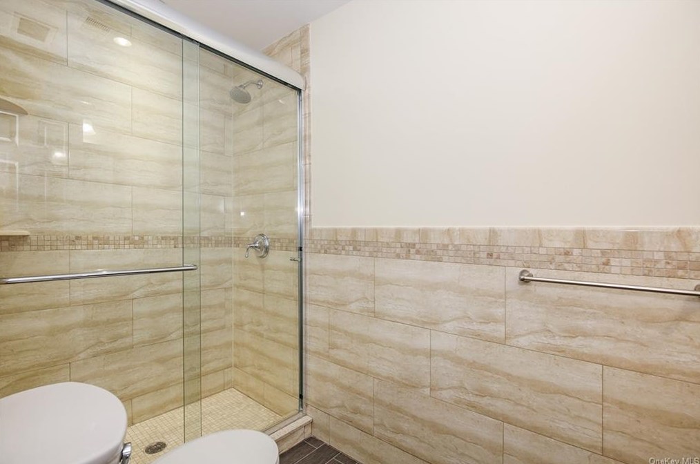 87 Devon Rd, Yonkers NY 10708-5702 exterior