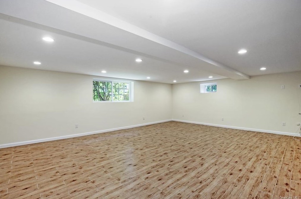 87 Devon Rd, Yonkers NY 10708-5702 exterior