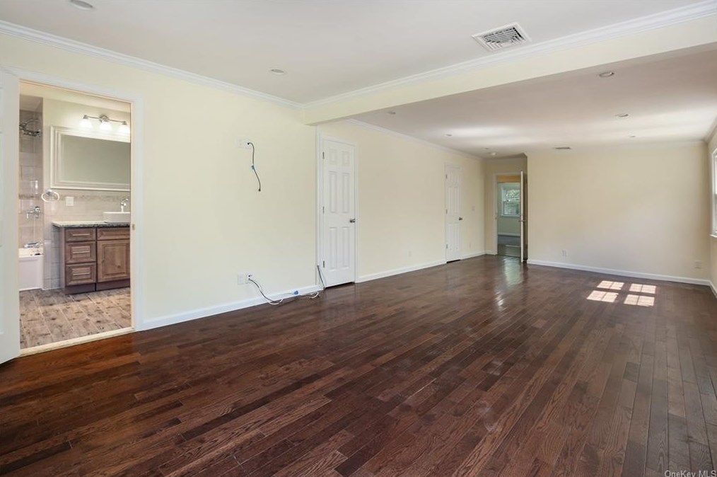 87 Devon Rd, Yonkers NY 10708-5702 exterior