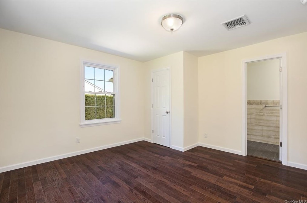 87 Devon Rd, Yonkers NY 10708-5702 exterior