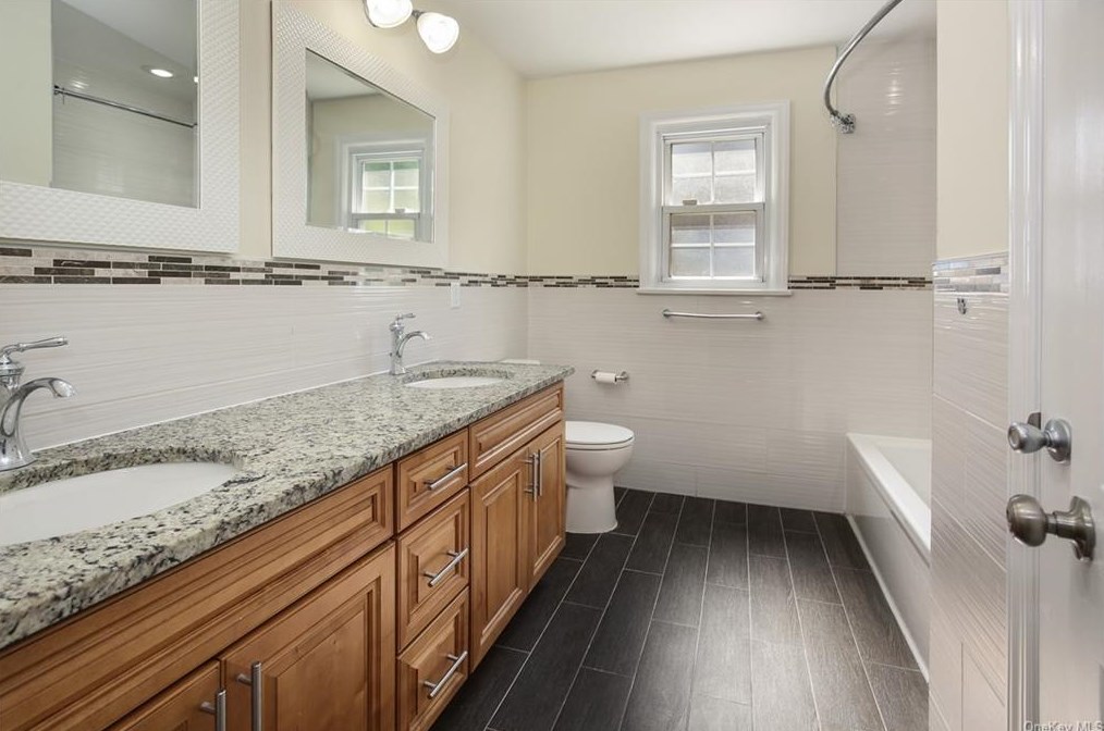 87 Devon Rd, Yonkers NY 10708-5702 exterior