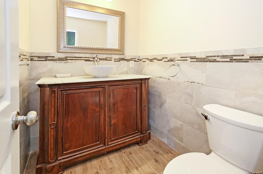 87 Devon Rd, Yonkers NY 10708-5702 exterior