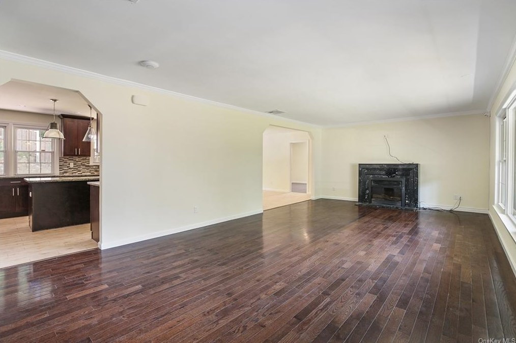 87 Devon Rd, Yonkers NY 10708-5702 exterior