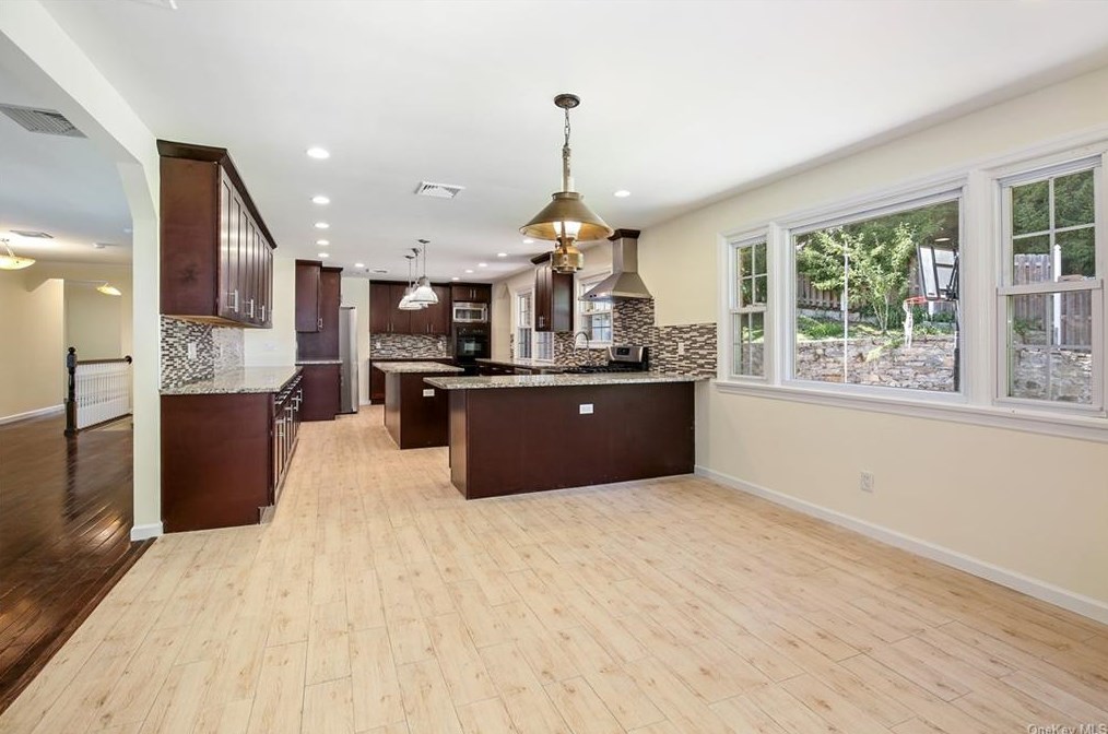 87 Devon Rd, Yonkers NY 10708-5702 exterior