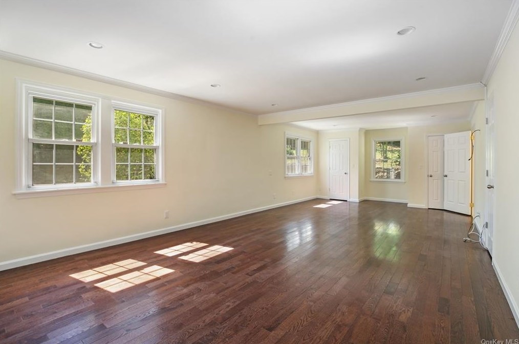 87 Devon Rd, Yonkers NY 10708-5702 exterior