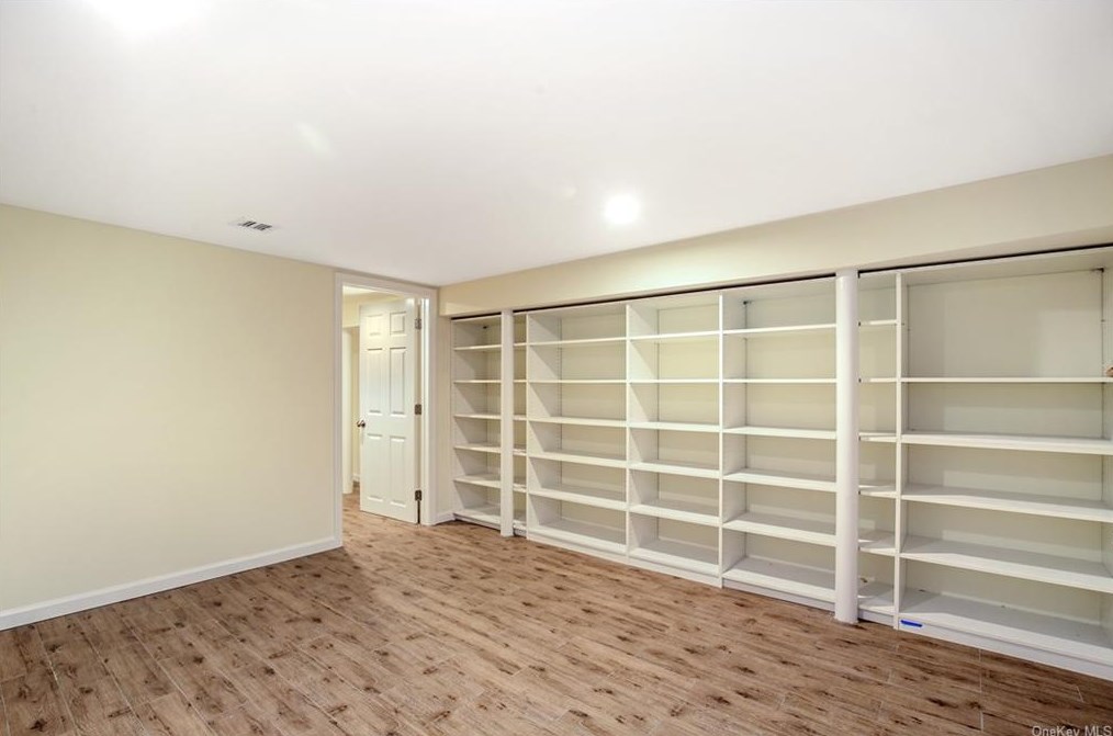 87 Devon Rd, Yonkers NY 10708-5702 exterior