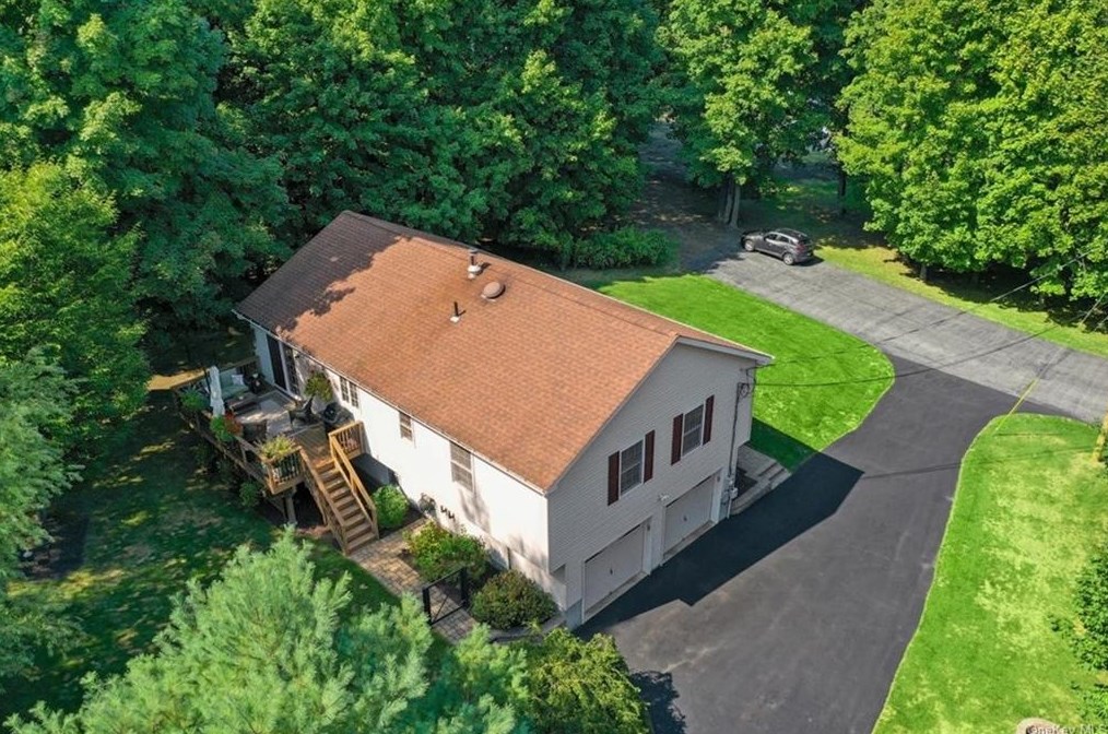 74 Crossman Ave, Monroe NY 10950-1201 exterior