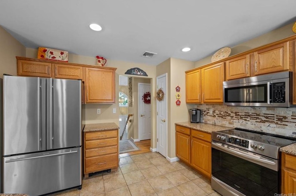 74 Crossman Ave, Monroe NY 10950-1201 exterior