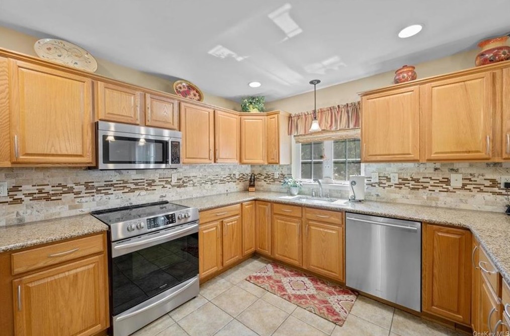 74 Crossman Ave, Monroe NY 10950-1201 exterior