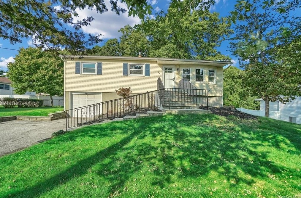 43 Maple Ln, Monroe NY  10950-1024 exterior