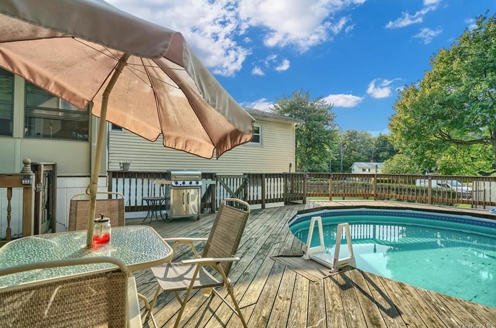 43 Maple Ln, Monroe NY  10950-1024 exterior