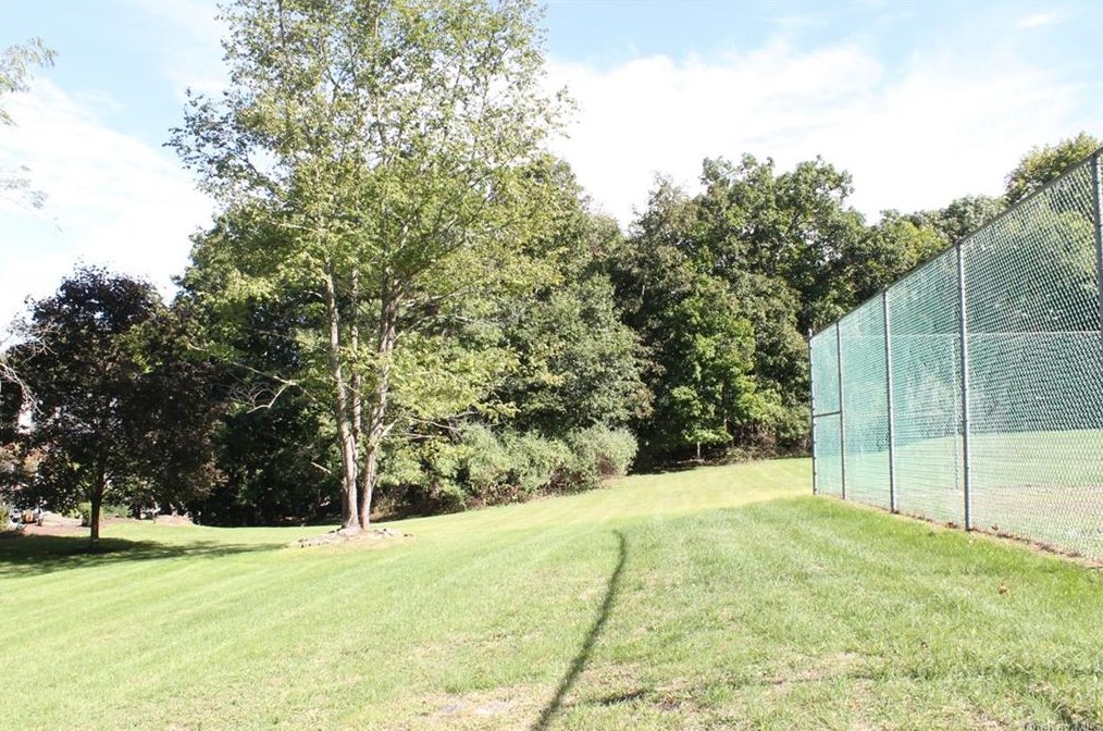 510 Drew Ln, Kent Lakes NY 10512-3750 exterior