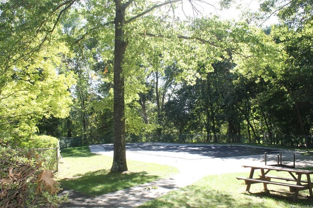 510 Drew Ln, Kent Lakes NY 10512-3750 exterior