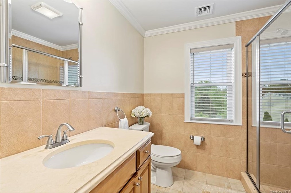 29 Howard Ave, Yonkers NY 10709-2714 exterior