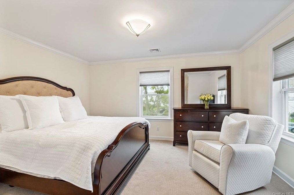 29 Howard Ave, Yonkers NY 10709-2714 exterior