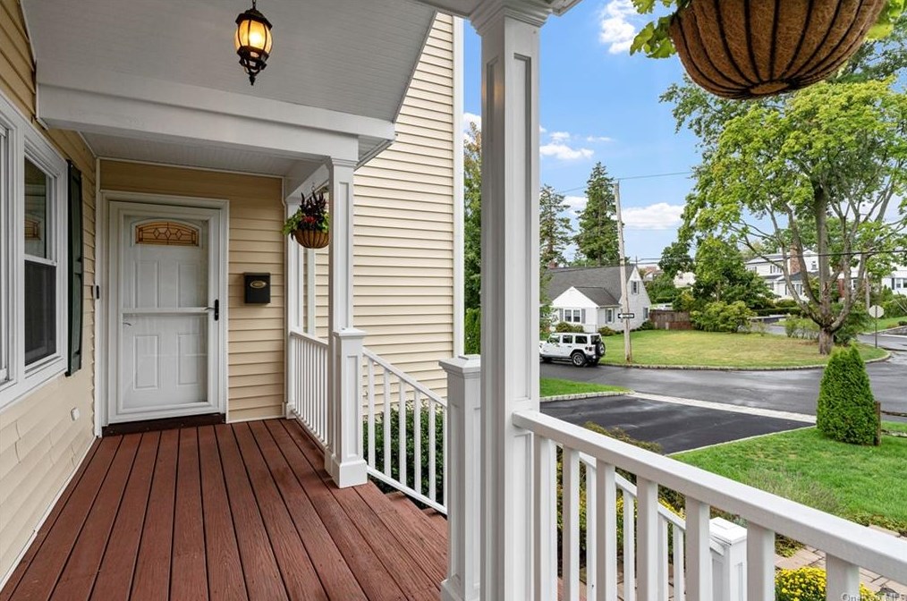 29 Howard Ave, Yonkers NY 10709-2714 exterior