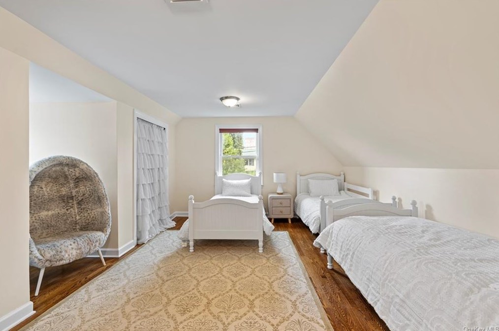 29 Howard Ave, Yonkers NY 10709-2714 exterior