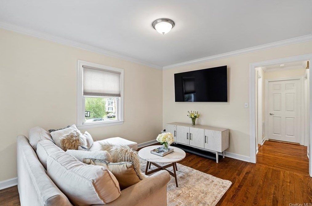 29 Howard Ave, Yonkers NY 10709-2714 exterior