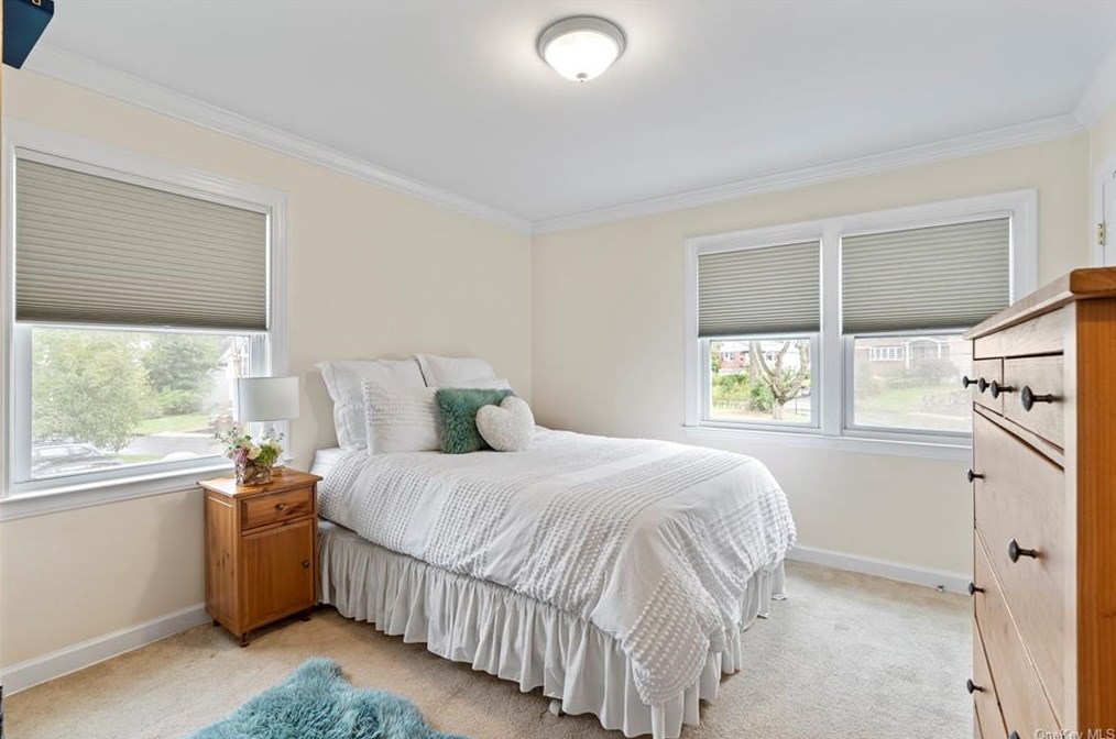 29 Howard Ave, Yonkers NY 10709-2714 exterior