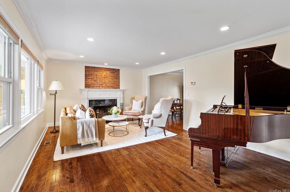 29 Howard Ave, Yonkers NY 10709-2714 exterior