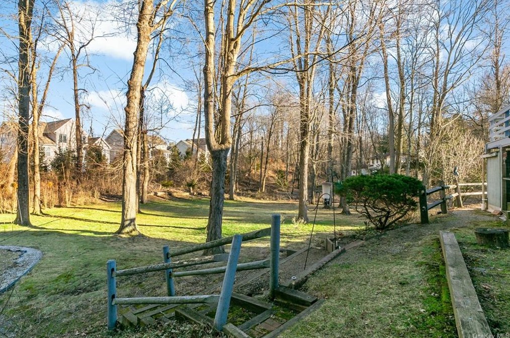 10 Terra Nova Dr, East Fishkill NY  12533-5101 exterior