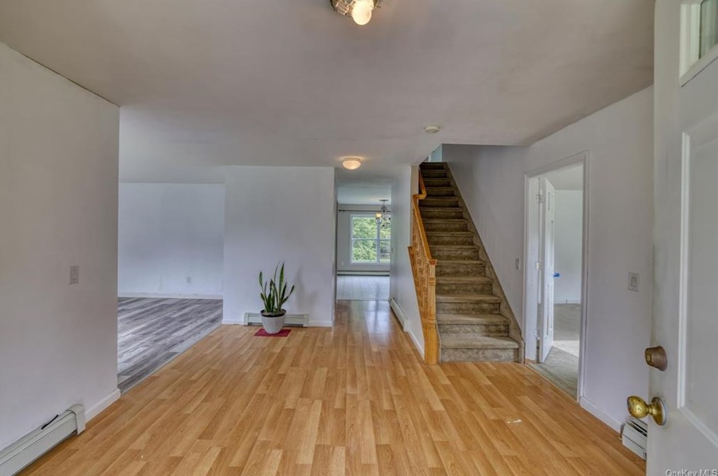 19 Jansen Ct, Walden NY  12586-3050 exterior