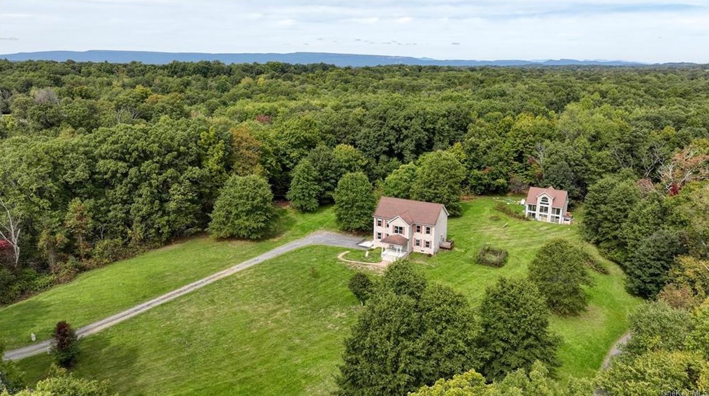 19 Jansen Ct, Walden NY  12586-3050 exterior