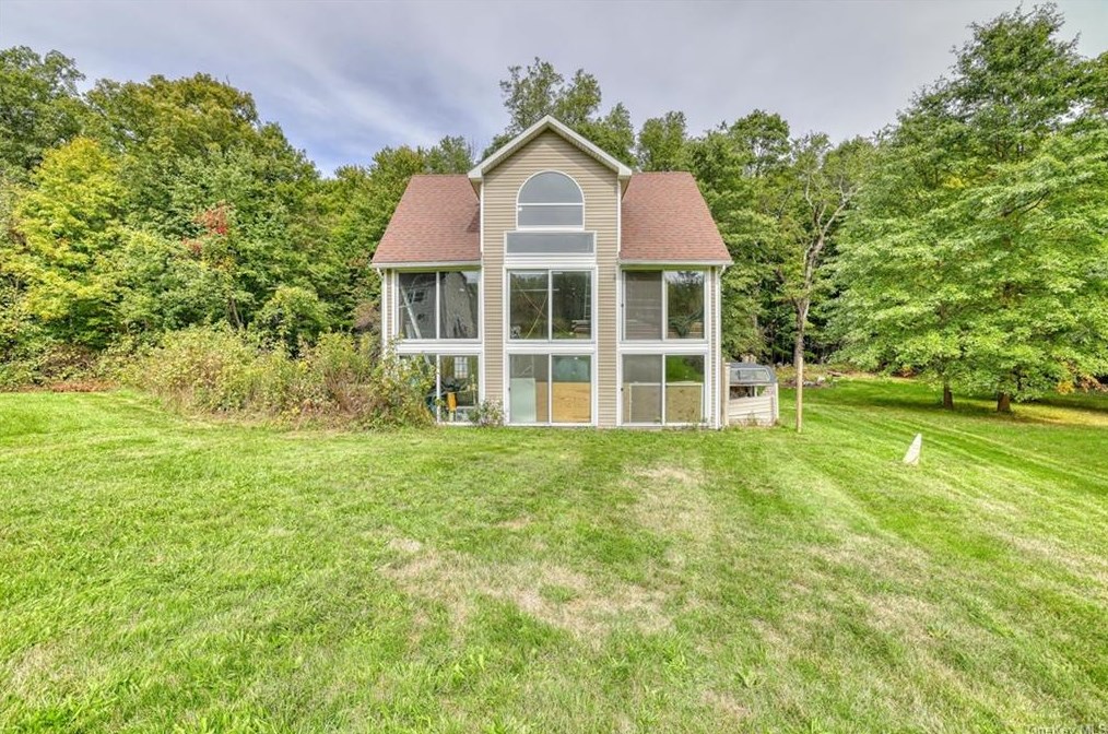 19 Jansen Ct, Walden NY  12586-3050 exterior