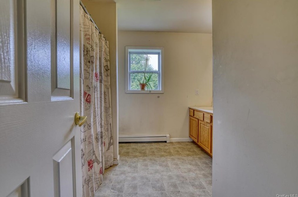 19 Jansen Ct, Walden NY  12586-3050 exterior