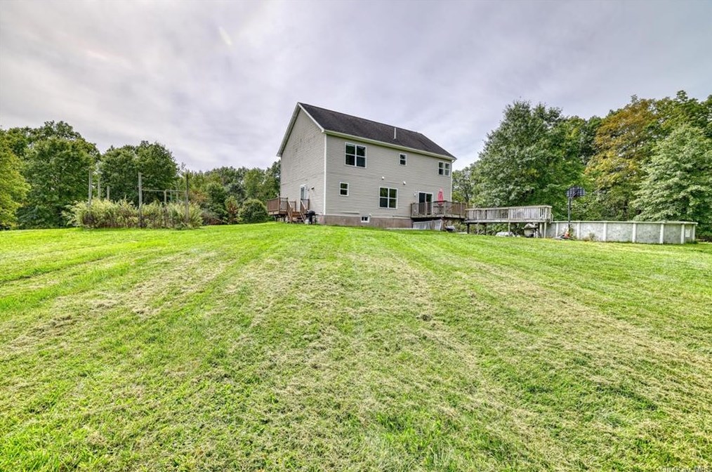 19 Jansen Ct, Walden NY  12586-3050 exterior