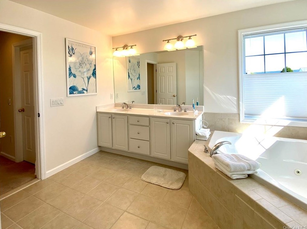 46 Bayberry St, East Fishkill NY 12533-4333 exterior