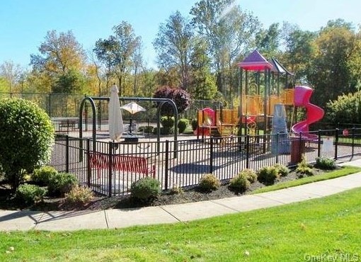 46 Bayberry St, East Fishkill NY 12533-4333 exterior