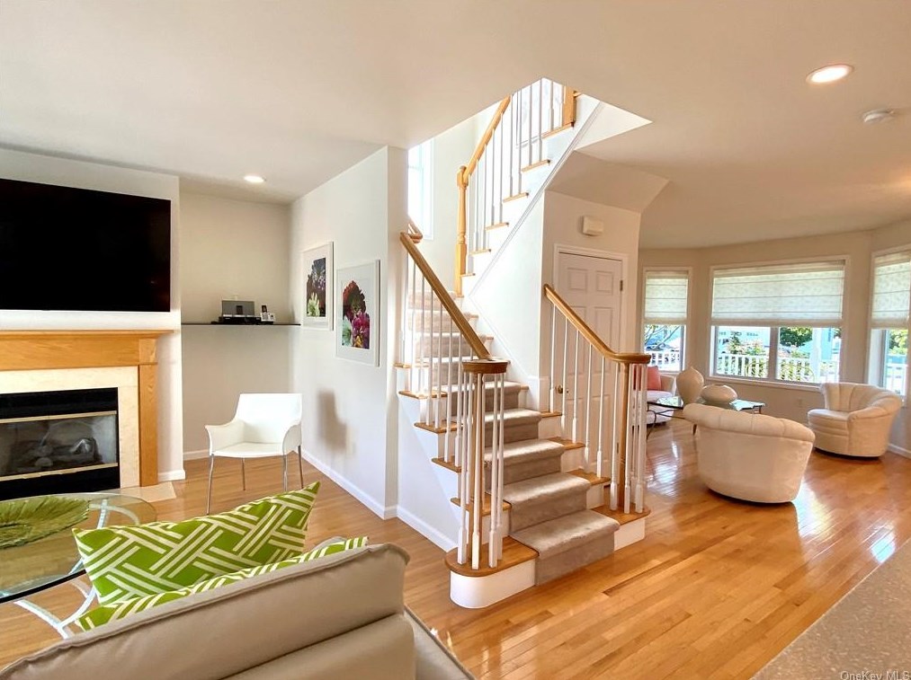 46 Bayberry St, East Fishkill NY 12533-4333 exterior