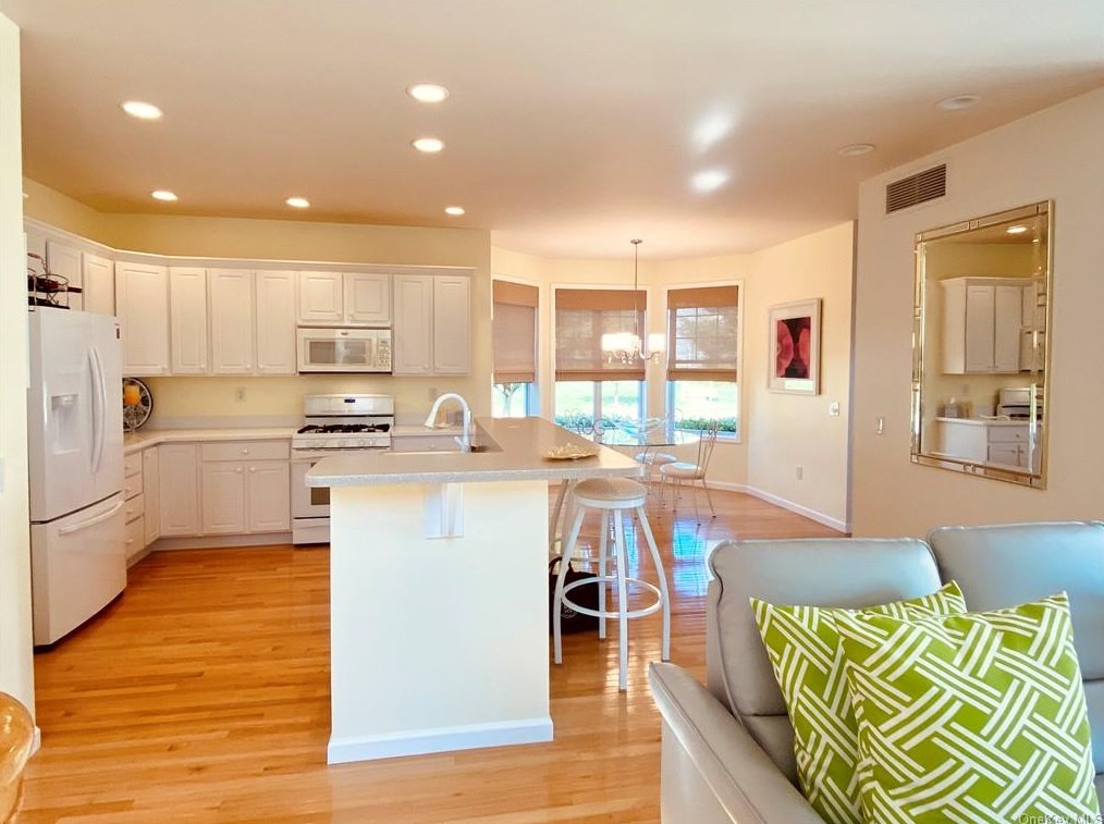 46 Bayberry St, East Fishkill NY 12533-4333 exterior