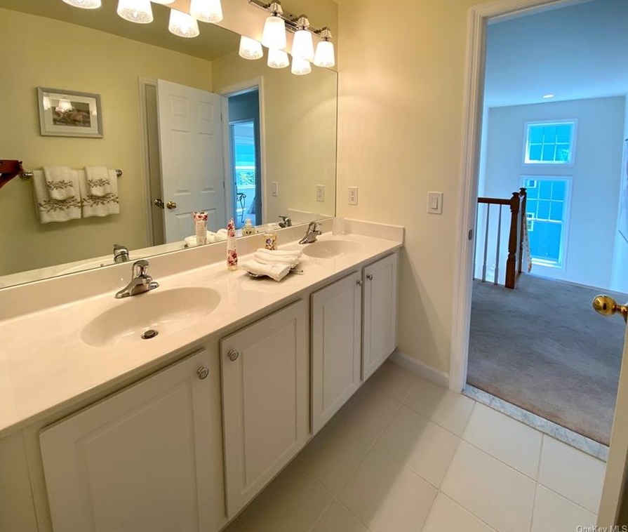 46 Bayberry St, East Fishkill NY 12533-4333 exterior