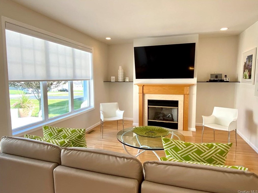 46 Bayberry St, East Fishkill NY 12533-4333 exterior