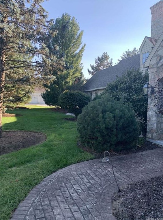 3040 Fairfield Dr, Allentown PA  18103-5542 exterior