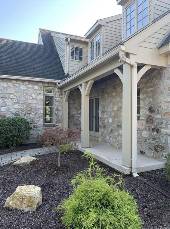 3040 Fairfield Dr, Allentown PA  18103-5542 exterior