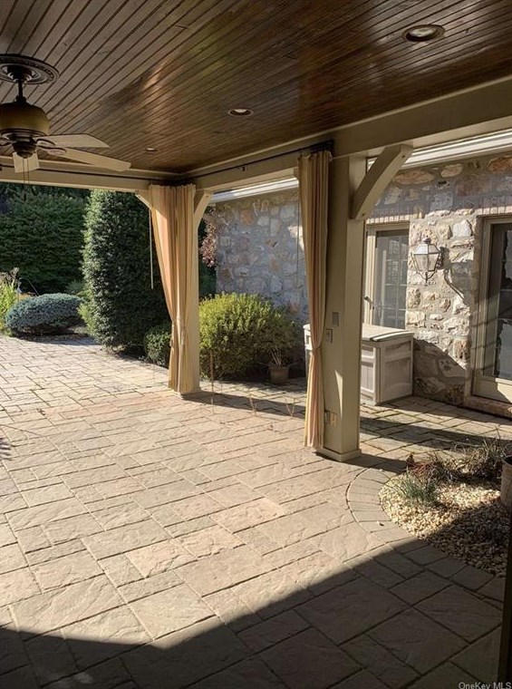 3040 Fairfield Dr, Allentown PA  18103-5542 exterior