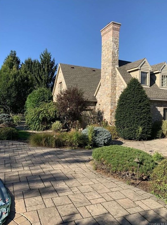 3040 Fairfield Dr, Allentown PA  18103-5542 exterior