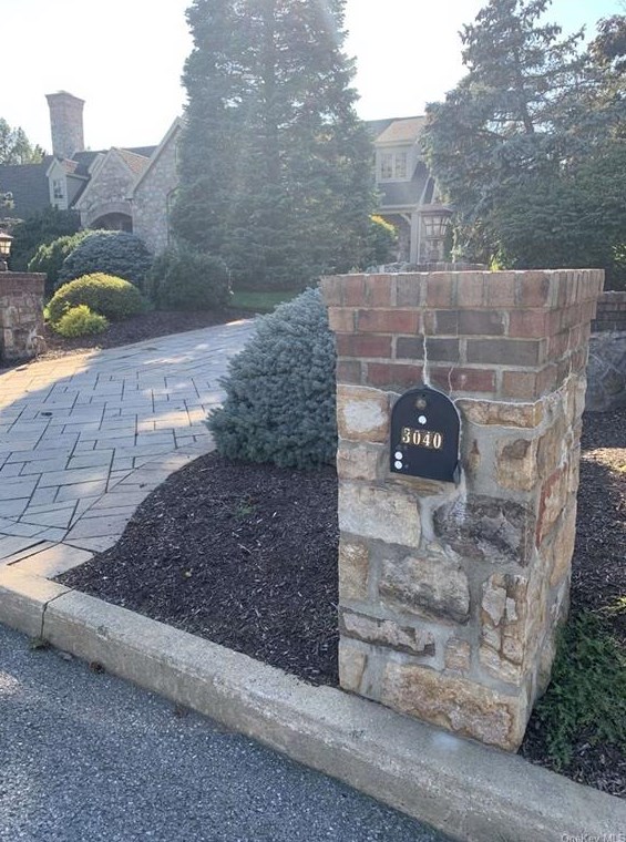 3040 Fairfield Dr, Allentown PA  18103-5542 exterior