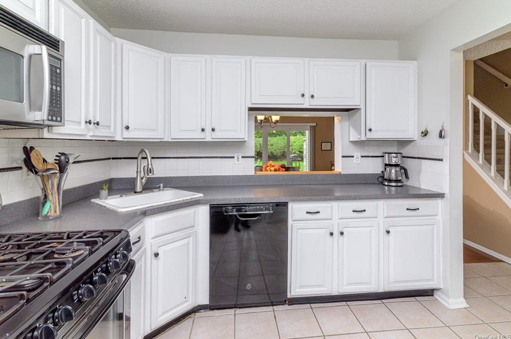 49 Winchester Ave, Peekskill NY 10566-6804 exterior