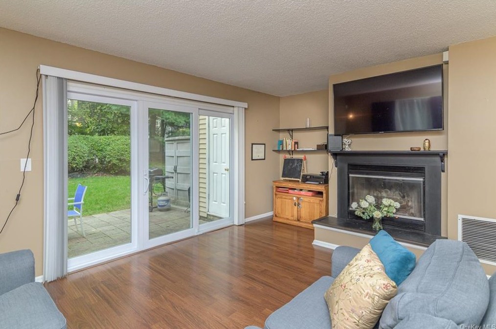 49 Winchester Ave, Peekskill NY 10566-6804 exterior