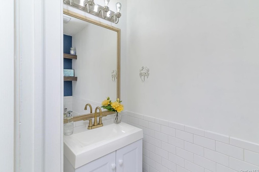 49 Winchester Ave, Peekskill NY 10566-6804 exterior