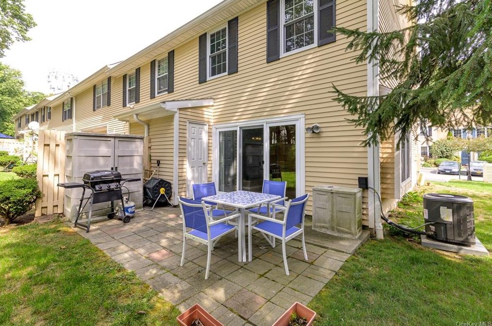 49 Winchester Ave, Peekskill NY 10566-6804 exterior