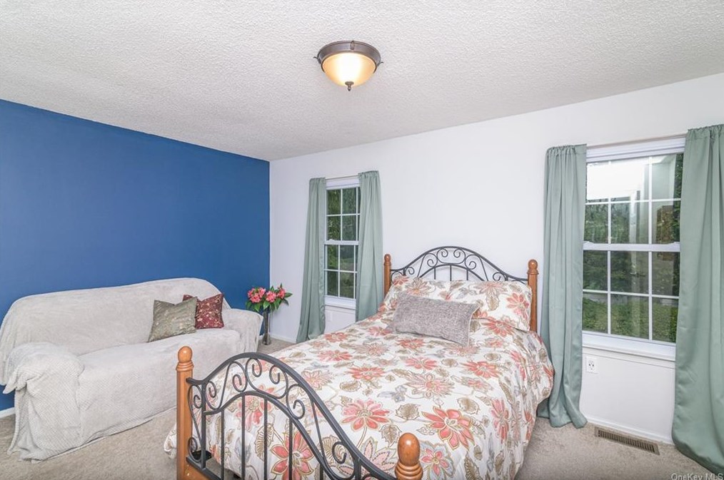 49 Winchester Ave, Peekskill NY 10566-6804 exterior