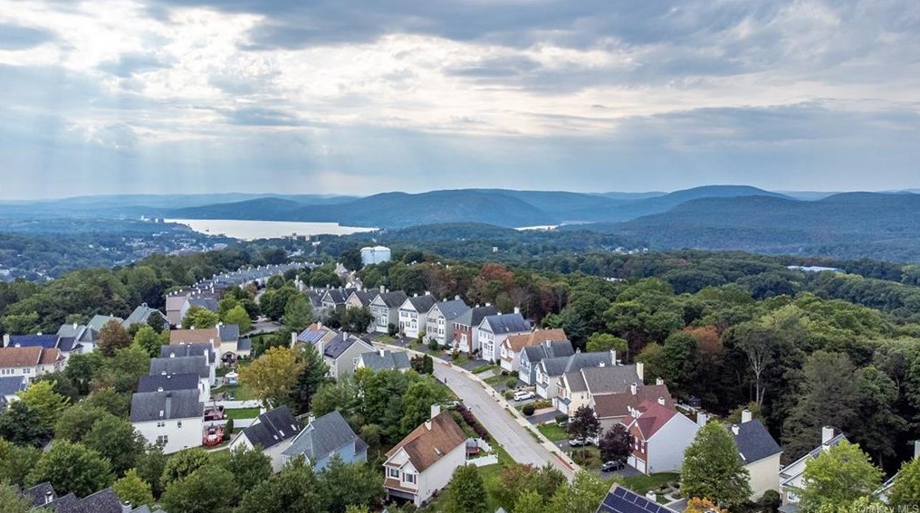 49 Winchester Ave, Peekskill NY 10566-6804 exterior