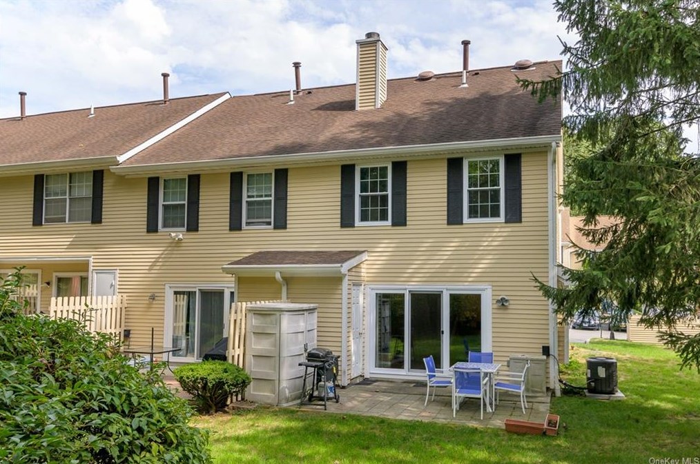 49 Winchester Ave, Peekskill NY 10566-6804 exterior