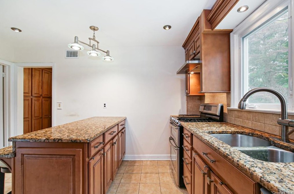 567 North St, Rye NY  10580-1967 exterior