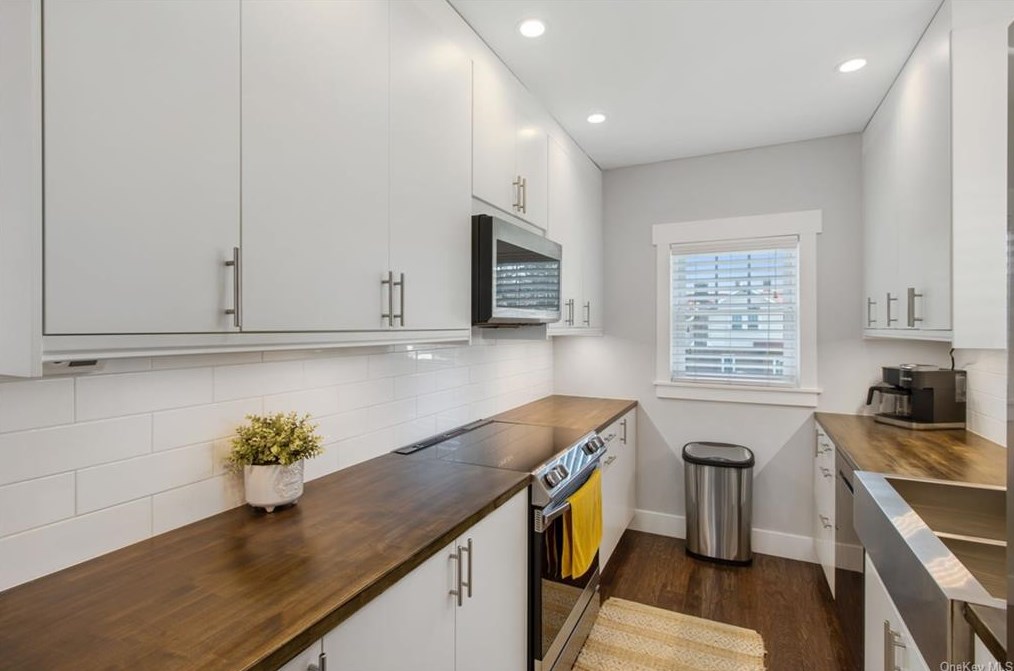 1300 Hudson Ave, Peekskill NY 10566-3302 exterior